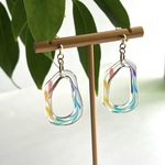 虹色 ♡ クリア ピアス ／イヤリング アレルギー対応 虹 ハート なないろ  贈り物 女性 プレゼント  