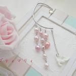 ＊再販＊白猫が気持ちよさげに伸びをするパールのイヤーフック