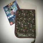 Ogon lisa様専用 ファスナーで開閉するブックカバー（W.Mワイルドストロベリー）