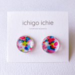 【送料無料】リバティ柄のレジンピアス / イヤリング　幻想的ピアス　ドームピアス　北欧ピアス　うるつやレジン　カラフルポップ
