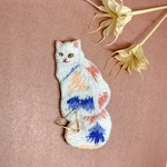 刺繍ブローチ　白ねこ