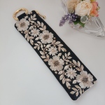 new💕カラビナ付 インド刺繍のペンケース(片面インド刺繍リボン使用)(ブラック)