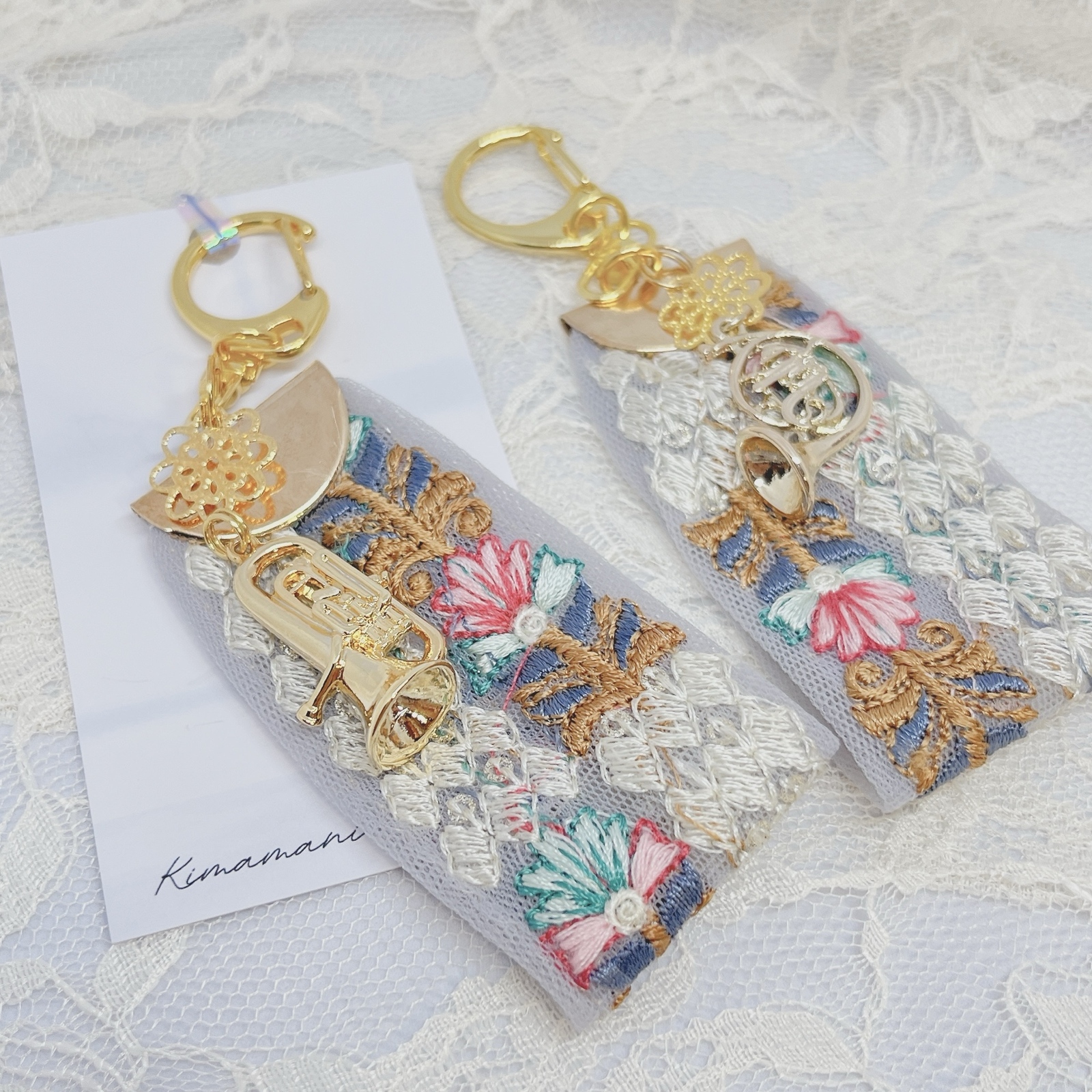 インド刺繍と楽器のキーホルダー(大) - kimamani ー キママニ | minne 