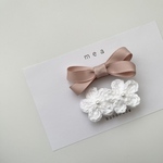 リボンとお花のベビーキッズヘアクリップ　ヘアアクセサリー　ヘアピン　赤ちゃん　新生児　子供　髪留め　髪飾り　パール