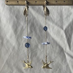 金具変更◯イヤリング「慈しみのテテ　つばめさん　おとなりブルー」