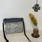 【受注生産】forest tile・ベージュのダブルファスナー・ショルダーバッグ　グレー・カラー帆布
