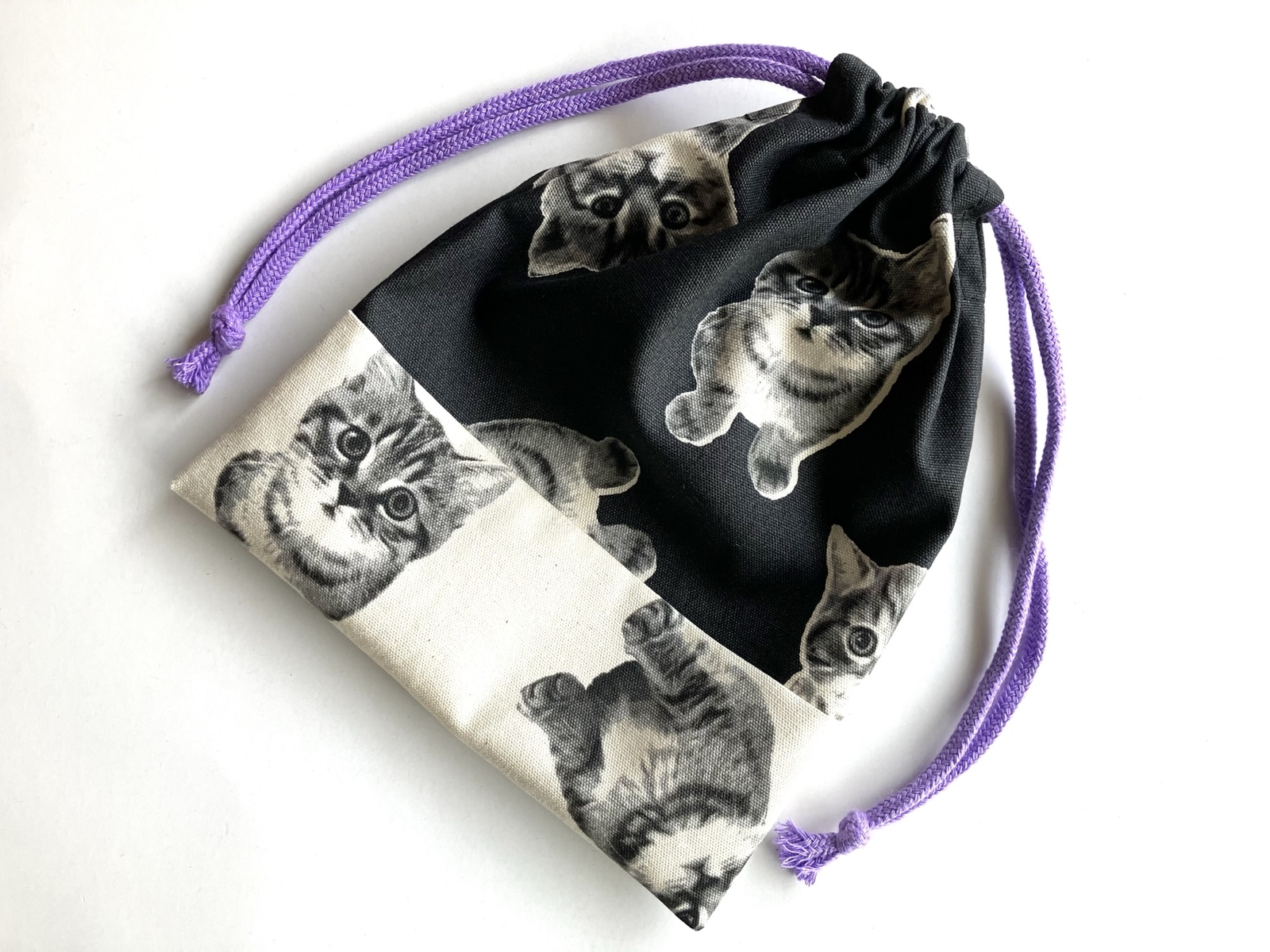 感謝価格　SALE 猫柄　巾着　おやつ入れ　小物入れ　人気　ハンドメイド 1e30908309a922df98f90d9cbf26cf