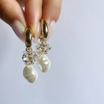 " nature "   ピアス　イヤリング　パール　チェコビーズ　　フープアクセサリー　金属アレルギー対応