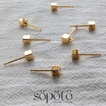 【P01-01】6pcs  キューブピアス　ゴールド