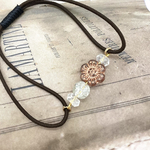 水晶とベリーカラーのお花大人ヘアゴム♪水晶　天然石　パワーストーン