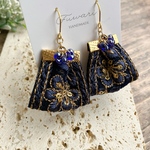 【感謝価格】 ネイビー インド刺繍イヤリング／ピアス／ 樹脂ピアス　フラワー  