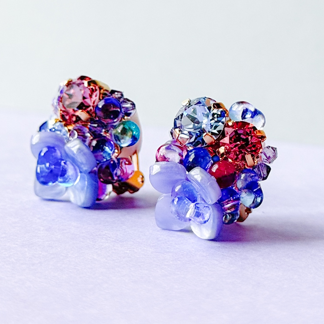 うるつや紫陽花ピアス/イヤリング  スワロフスキー　ガラスピアス　ギフト　アレルギー対応　梅雨