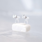 【モアサナイトのイヤリング】クリア / 4mm / ノンホールピアス / 金属アレルギー対応