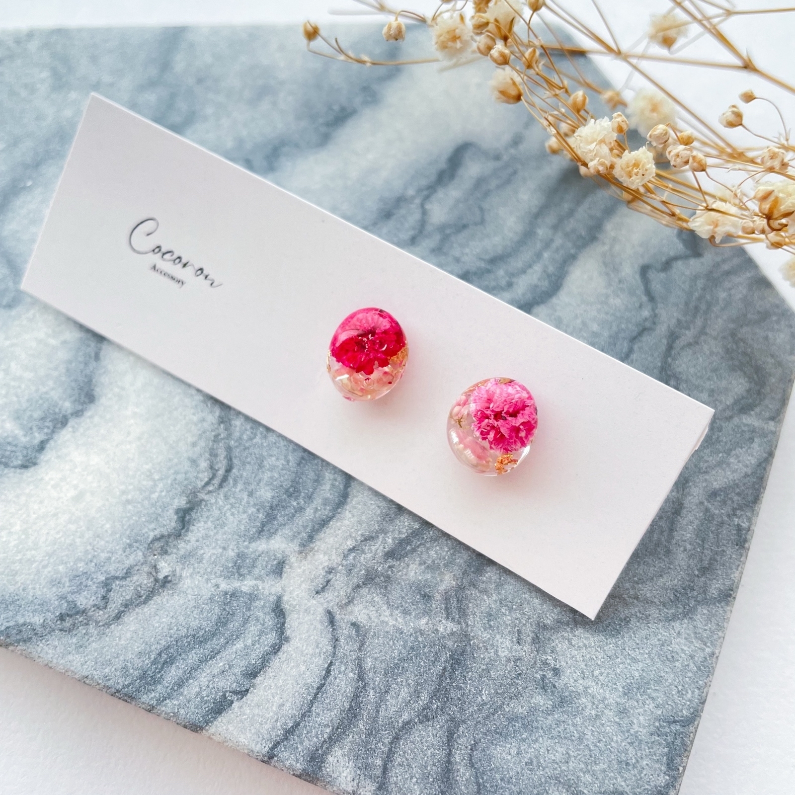 淡水パール入り】かすみ草のぷっくりピアス/イヤリング - Cocoron