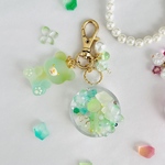 KOHAKUTO BEAR♡紫陽花ベア　シャカシャカ　キーホルダー　レジン　アニマル　スイーツ　プレゼント　ミニチュア　フェイクスイーツ　アジサイ　琥珀糖　くま　寒色　グリーン　紫陽花　こはく糖　緑