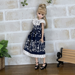 NO,532リカちゃん服　白いレースフリル襟　ネイビー　オシャレワンピース　お出かけコーデ　リアルクローズ