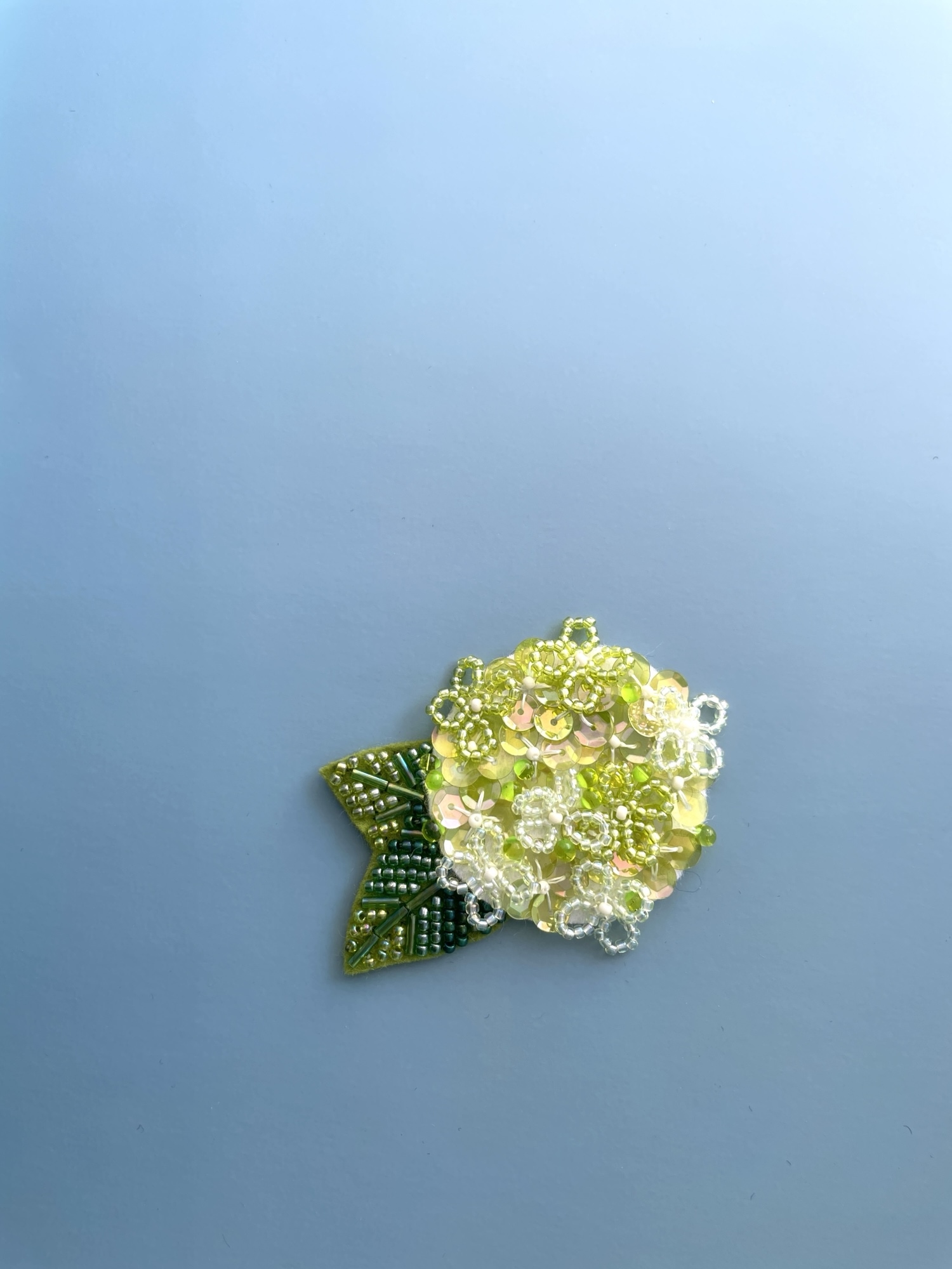 洋梨のビーズ刺繍ブローチキット - shiro2mekusa | minne byGMO