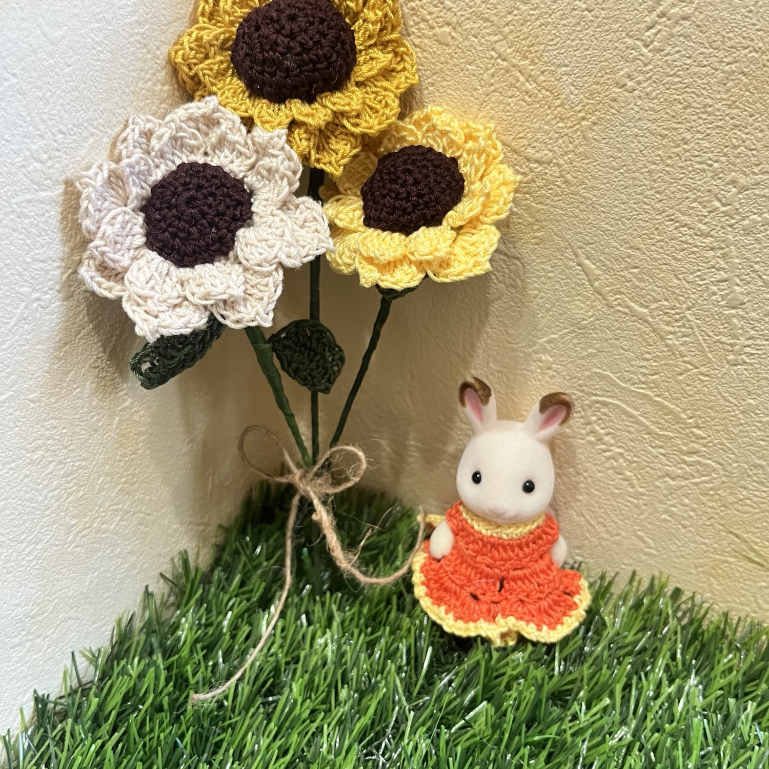 ファッションの ひまわりドレス編みぐるみ② （【かぎ針編み】刺繍糸で編む あみぐるみ