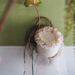 レースを纏った frill color cake / crown TYPE ミルクティーカラー イミテーションケーキ クレイケーキ