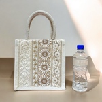 【再販◎】インド刺繍リボンのジュートバッグ（ホワイト）/ホワイト系/かごバッグ/エコバッグ/サブバッグ/シーズンレス/麻バッグ/春バッグ/ハンドバッグ/キラキラ/花柄