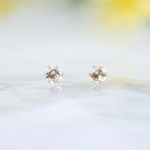 【天然石シトリンのつけっぱなしピアス】4mm サージカルステンレス製で金属アレルギー対応☆ひと粒スタッドピアス 一粒 SUS316L プレゼント 誕生石 11月誕生石