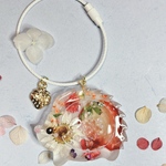 お花畑のハリネズミキーホルダー🦔いちご押し花