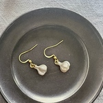 388.再々販　ユラユラにんにくのピアス