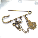 ♥ シンデレラとリボンのカブトピン