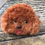 キョロキョロプードル　刺繍　ブローチ