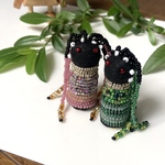 アフリカンスタイル　ビーズ人形セット[ドレッドヘアシリーズ　ピンク・緑ペア]   A set of 2 African Folk art Ndebele beaded doll 