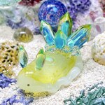 Uo535［フラワリィクォーツ］宇宙を宿すガラスのウミウシ