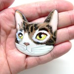 七宝焼・キジトラはちわれねこのブローチ