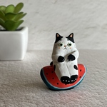 スイカに座る猫ちゃん◆m61