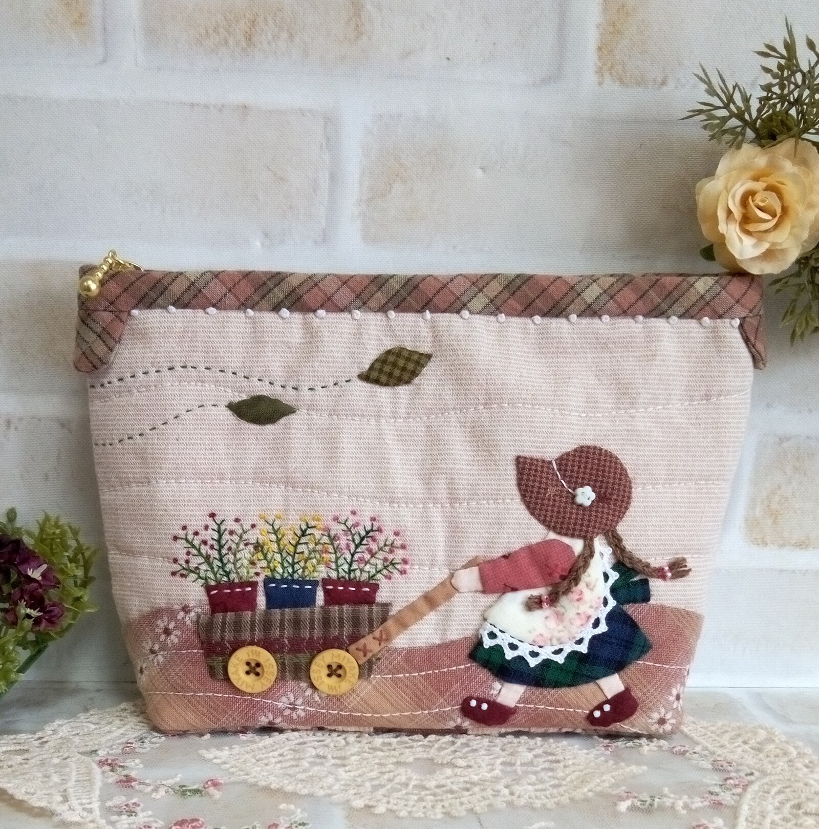 『スーちゃん』刺繍とアップリケ❤︎グラニー風トートバッグ★ハンドメイド 2025年最新】パッチワークバッグ スーちゃんの人気アイテム