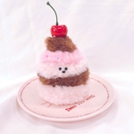 ストロベリーチョコケーキ宇宙人くんのぬいぐるみ