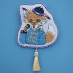 (5/18の20:00頃発売予定)手刺繍ブローチ怪しげサングラスのキツネ