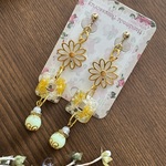 レジン　アクセサリー　揺れるお花のイヤリング