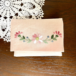 手刺繍のポケットティッシュカバー〈ピンクの花〉