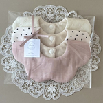 𝒩ℯ𝓌ˎˊ˗スタイ 3点セット ピンク・白ドット・レース　ベビーギフト　出産祝い　スタイセット　花びらスタイ　ふわふわスタイ　360℃スタイ
