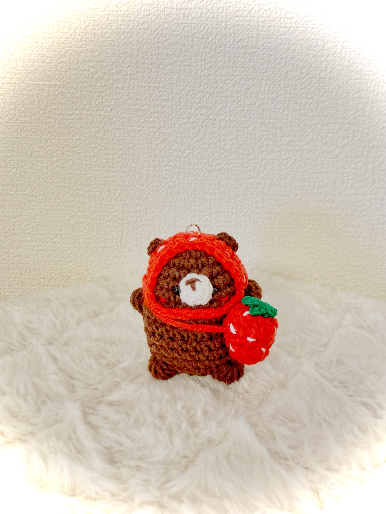 ハンドメイド❣️いちご畑、編みぐるみいちごが可愛いフラワーアレンジ