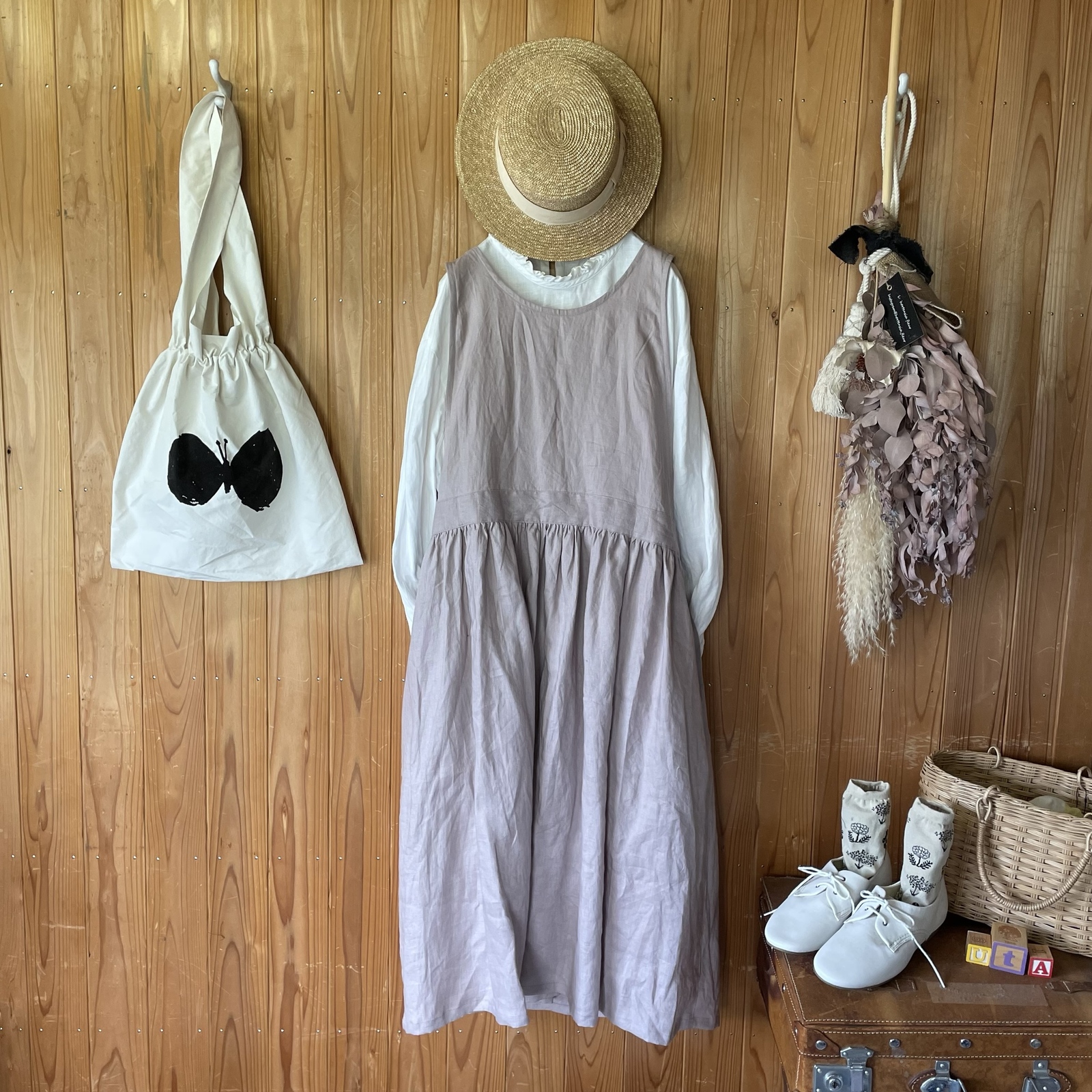 新品❣️エプロンワンピース♡モノグラム刺繍ポケット　フレンチリネン a267966d29bd5c52f846bc19b6ce48