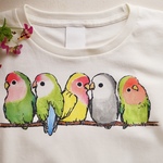 ふんわりコザクラインコの Tシャツ