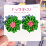 カラフルビーズフラワー ピンク×ミドリ ピアス/イヤリング