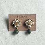《再販》『受注製作』【５月】５月の誕生石　ゆらゆら翡翠×チェコビーズ真四角ビーズ刺繍ピアス/イヤリング
