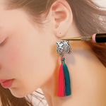 虎　タイガー　タッセル　ピアス　イヤリング　ハンドメイド