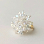 チェコビーズ　フラワー　花　指輪　リング　クリア　オーロラ　虹色　レインボー　大人　かわいい　大ぶり　キラキラ　綺麗　きれい　透明感　母の日　春　夏　洋装　和装　着物　浴衣