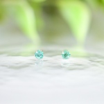 【小さなエメラルドのお守りピアス】緑/ 3mm / 天然石 / 金属アレルギー対応 / 5月誕生石