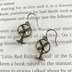 レトロな扇風機のピアス