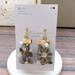 【minne価格】インド刺繍イヤリング／ピアス／樹脂ピアス　大人かわいい　フラワー  ナチュラル　金具交換無料　ブルー