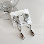 【 twist 】 シルバー×クリアのデザインピアス(イヤリング)